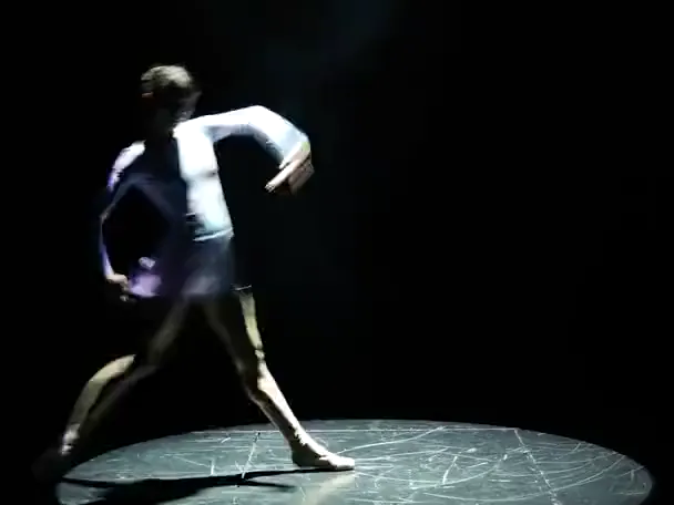 DanceHub — платформа для поиска и заказа артистов: танцоров, мастеров сцены, ведущих и музыкантов (кадр из ролика dancehub.kz).